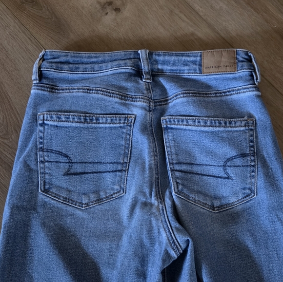 American Eagle‎ Stretch Mom High Rise Medium Wash Ankle Jeans - Picture 5 of 6